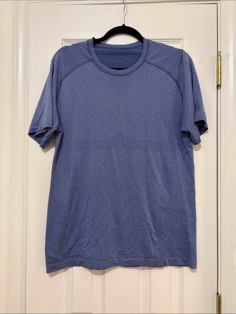 Men’s Lululemon Heathered Blue Short Sleeve Crew athletic shirt